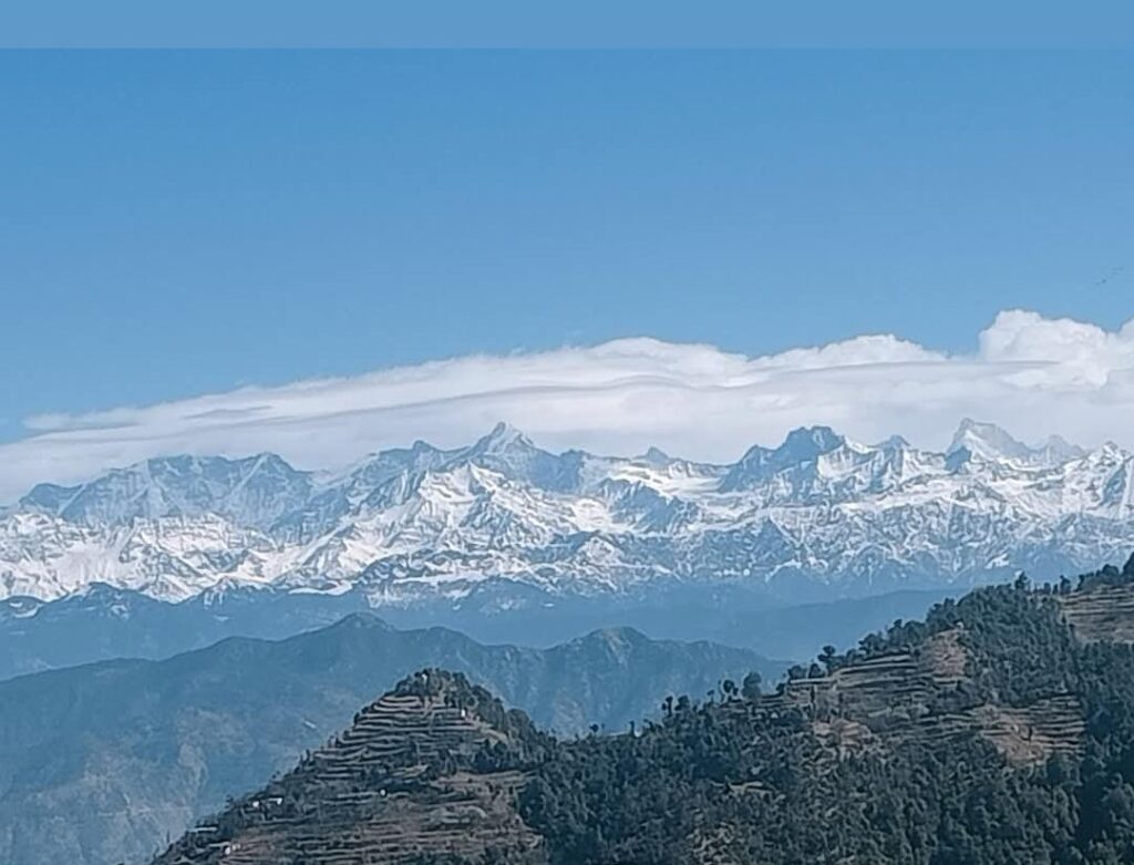 Shining snowy hills in Dhanaulti